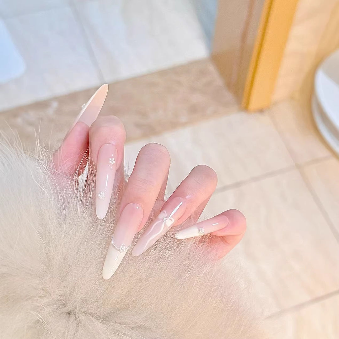 Elegante Stiletto-Nagelerweiterungen