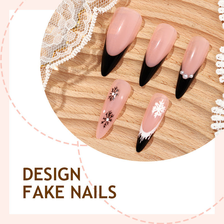 Kunstnagelset mit stilvollem Winterdesign Karnz