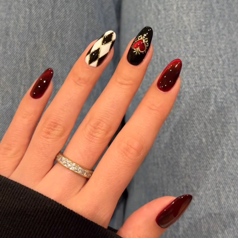 Dekorative Press-On-Nagelkunst mit einzigartigen Charakterdesigns Karnz