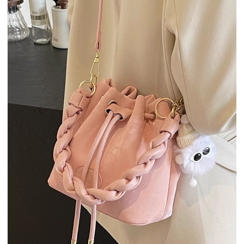 Stylische gehäkelte Schultertasche Karnz