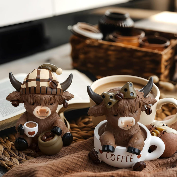 Dekofigur eines Highlandrinds mit Accessoires Karnz