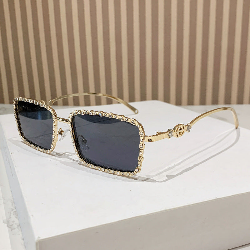 Damen elegante quadratische Sonnenbrille mit luxuriösem Strassrahmen Karnz