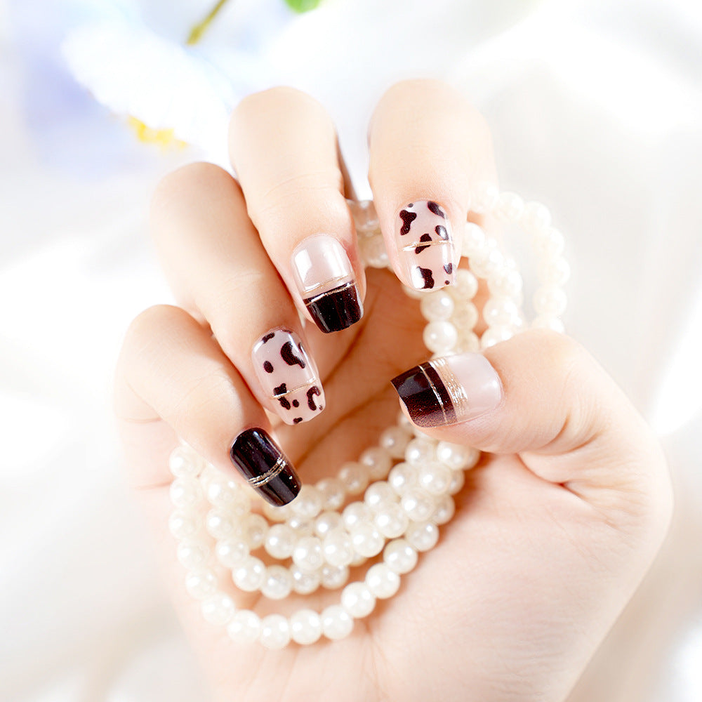 Künstlerisches Press-On Nagelkunst Set Karnz