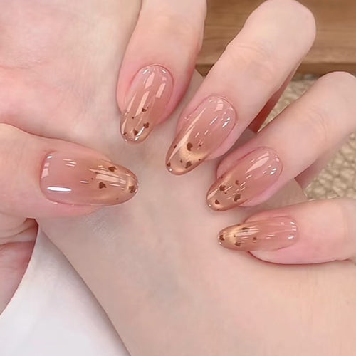 Künstlerisches Press-On-Nagelset mit Herz- und Goldflockendesign Karnz