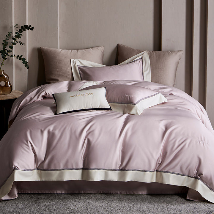 Elegantes Satin-Duvetbezug-Set mit kontrastierender Saumblende und feiner Biese