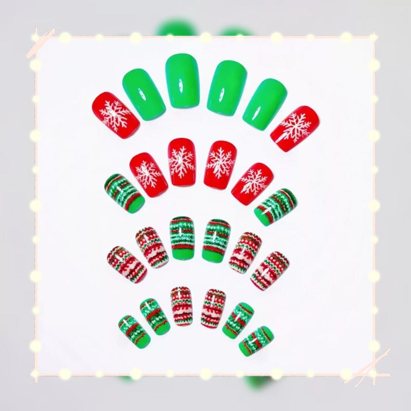 Festliche Kunstnägel mit Weihnachtsmotiven Karnz