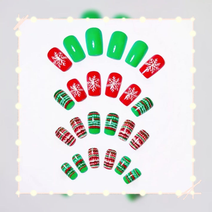 Festliche Kunstnägel mit Weihnachtsmotiven Karnz