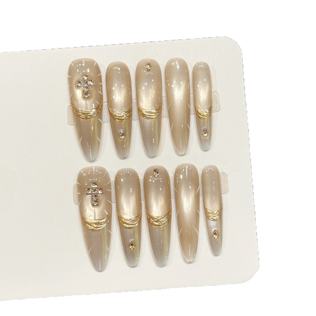 Premium Press-On-Nägelset mit eleganten Metallic-Akzenten
