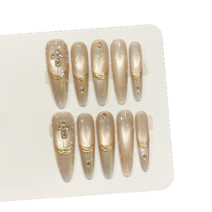 Premium Press-On-Nägelset mit eleganten Metallic-Akzenten