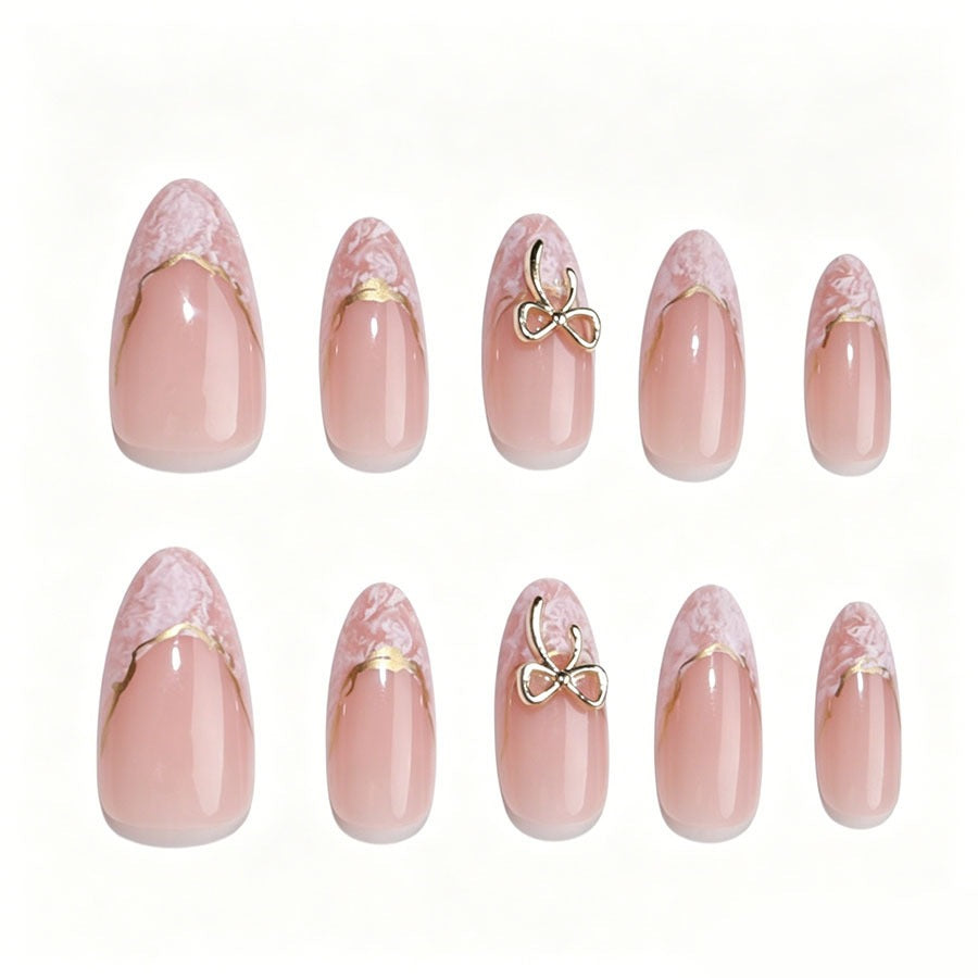 Stiletto Kunstnagelset mit eleganten goldenen Akzenten Karnz