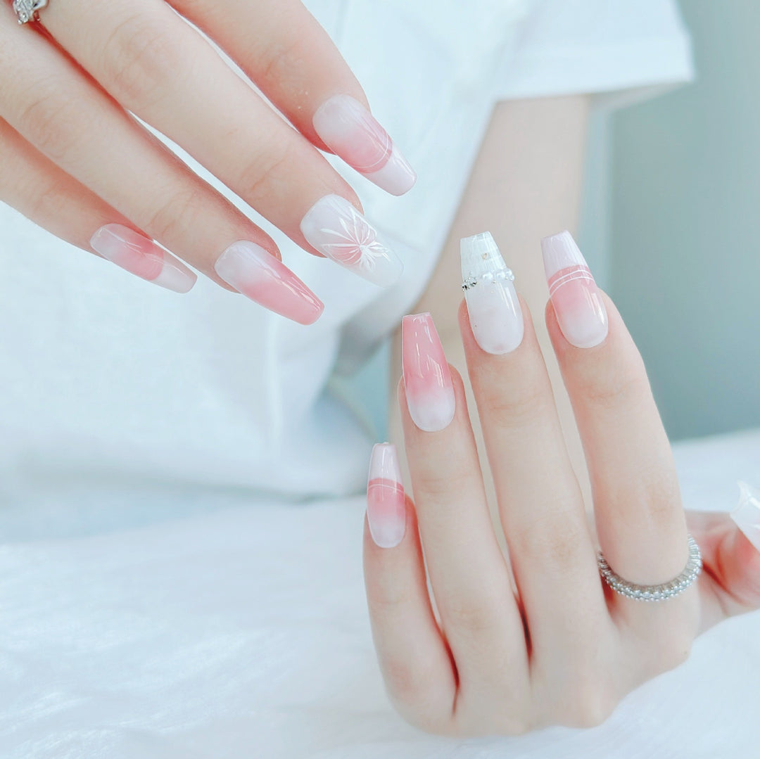 Elegantes Ombre Press-On-Nägelset mit floralen Designs