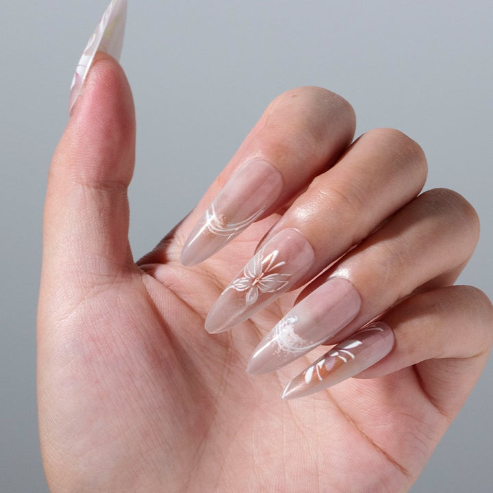 Blumeninspirierten Press-On Nagelverzierungen Karnz
