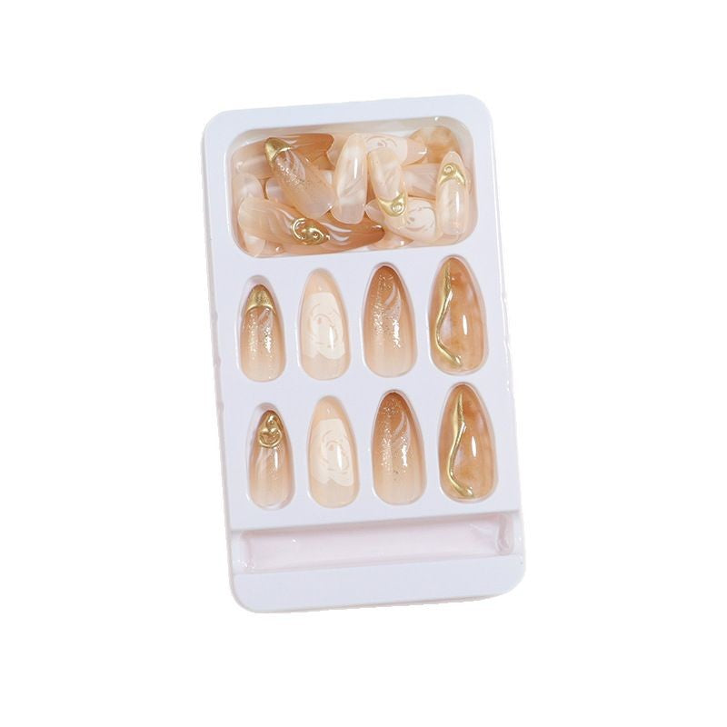 Künstlerisches Press-On Nagelset mit Gold- und Blumenakzenten Karnz