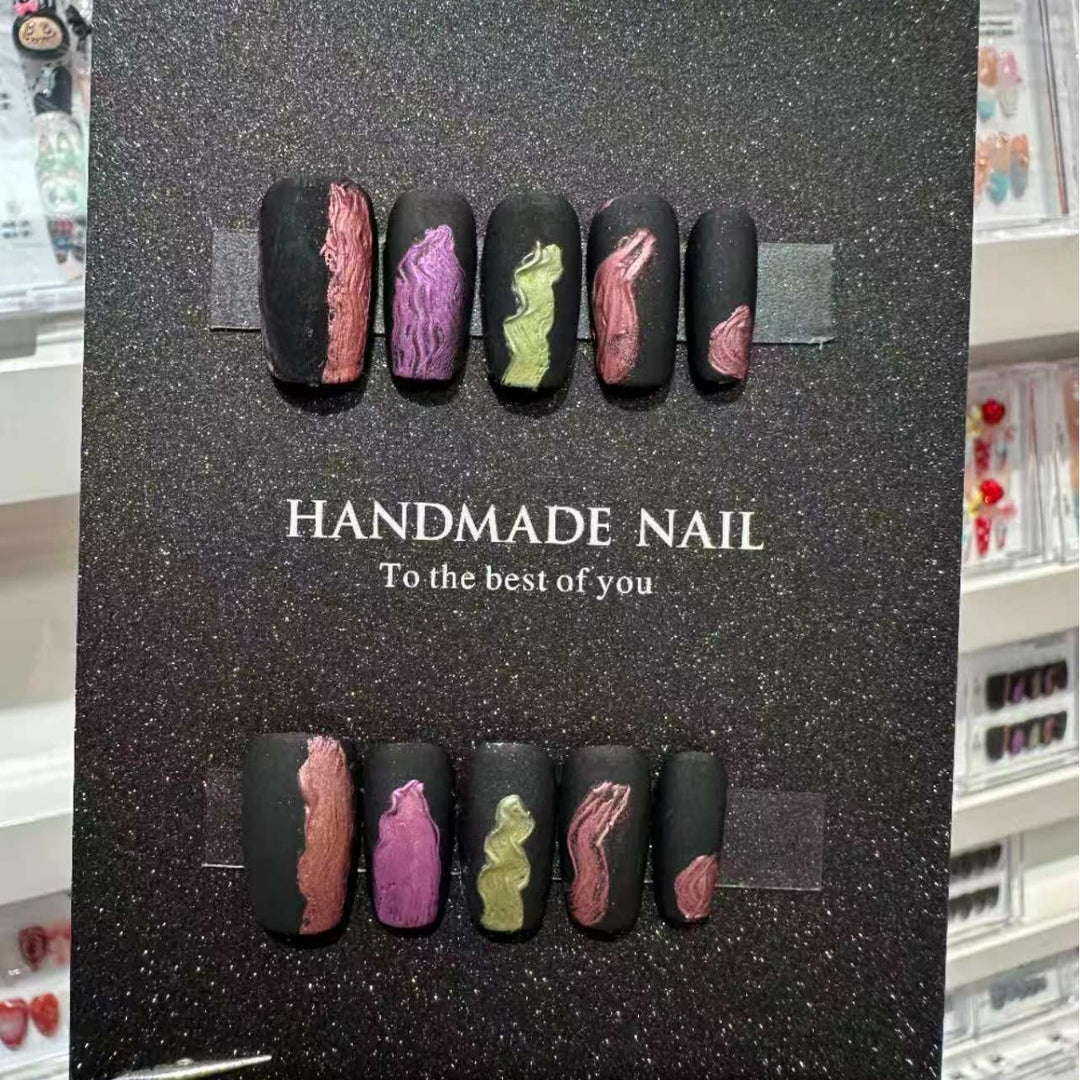 Handgefertigtes dekoratives Press-On Nagelkunst-Set mit einzigartigen Texturen