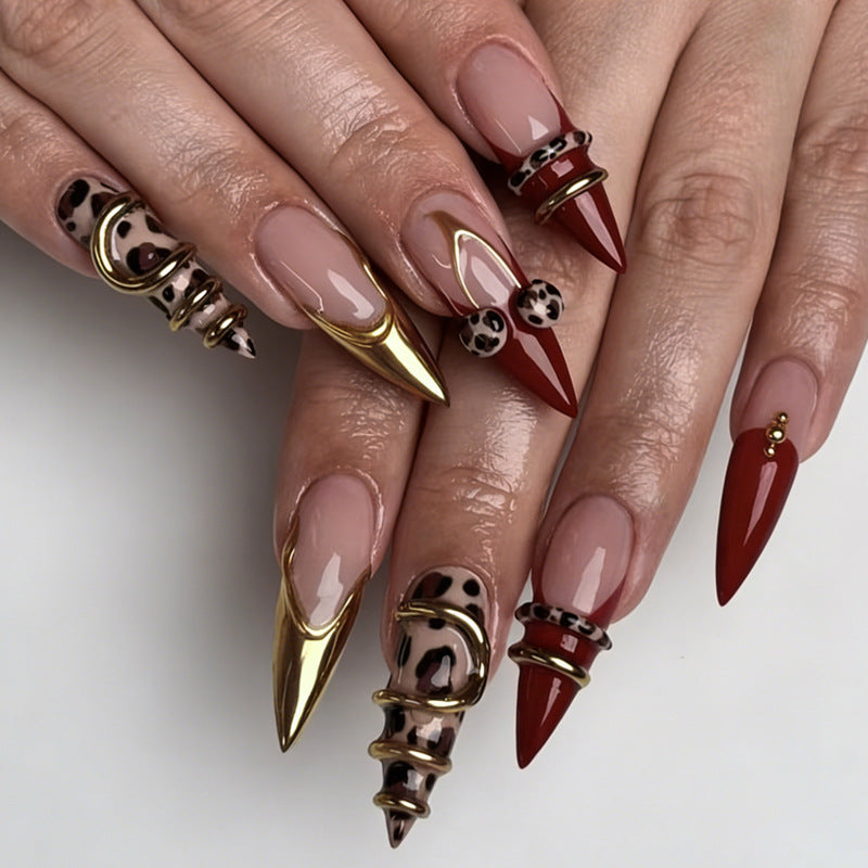 Kunstnagelset mit elegantem Leoparden- und Glitzerakzenten Karnz
