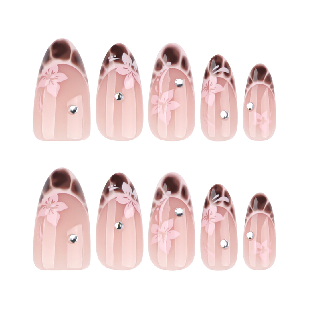 Elegante Künstliche Nagelkunst mit floralem Design und Glitzerakzenten Karnz