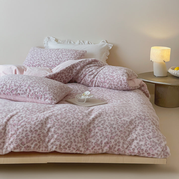Plüsch-Bettwäsche-Set mit Animal-Print und extrafluffiger Minky-Oberfläche