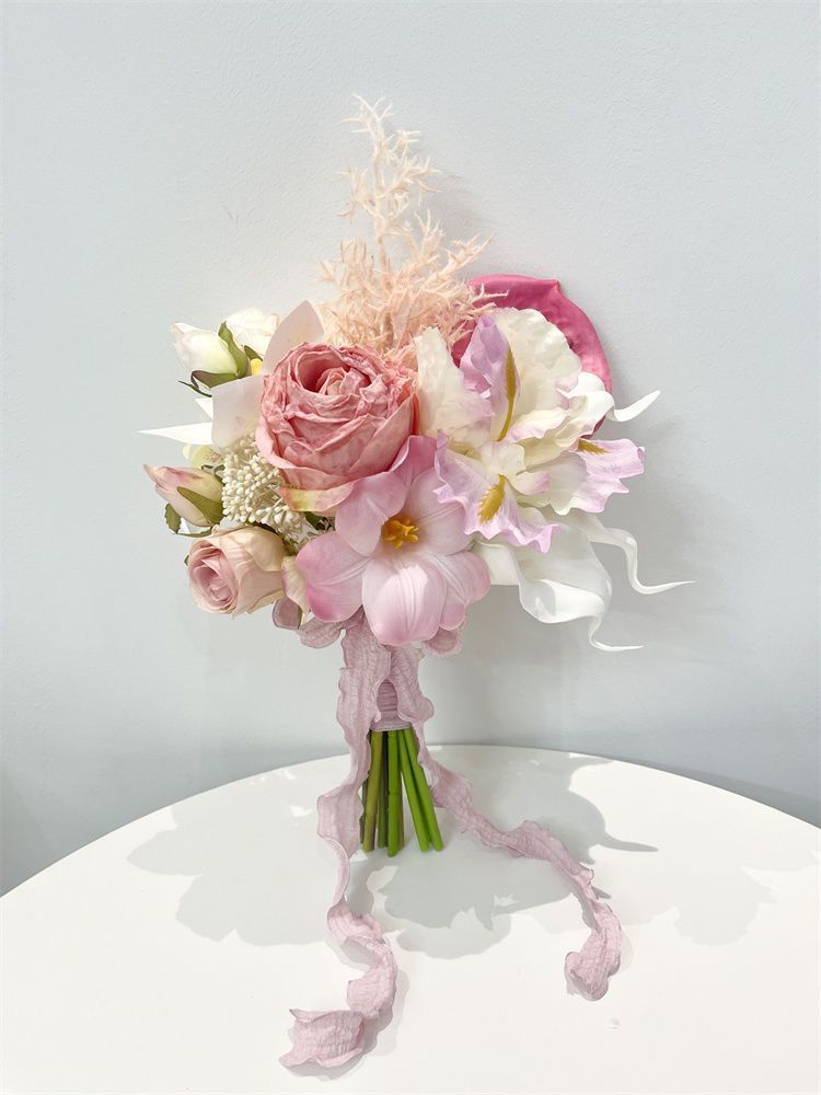 Künstlerisches florales Blumenarrangement