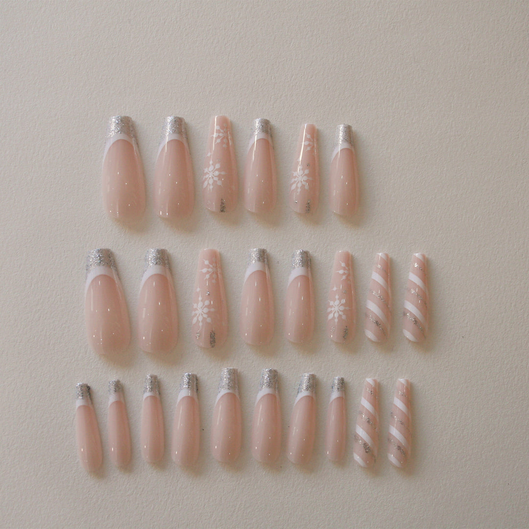 Glamouröse Nageltips mit Glitzerspitze Karnz