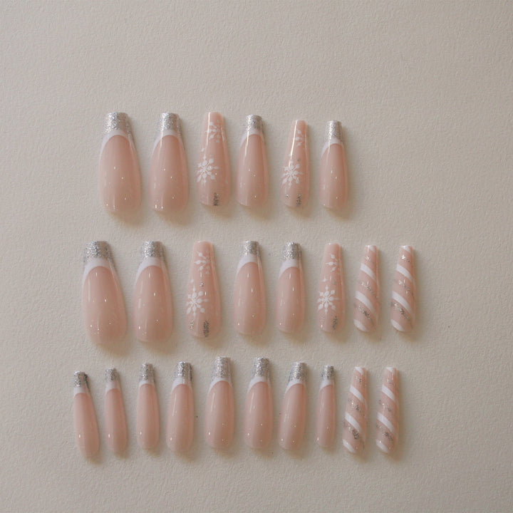 Glamouröse Nageltips mit Glitzerspitze Karnz