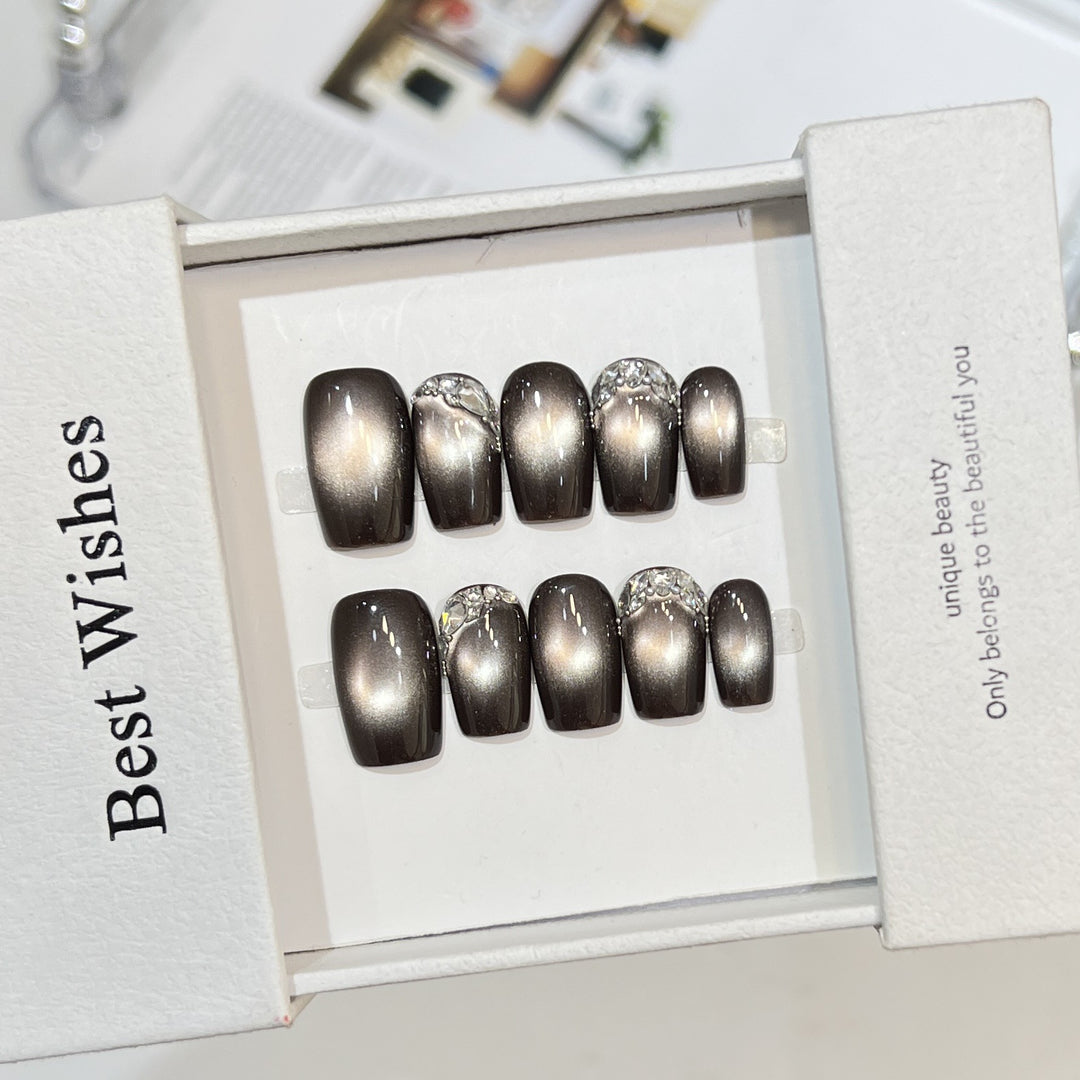 Elegantes Press-On-Nagelkunst-Set mit Strass-Akzenten Karnz