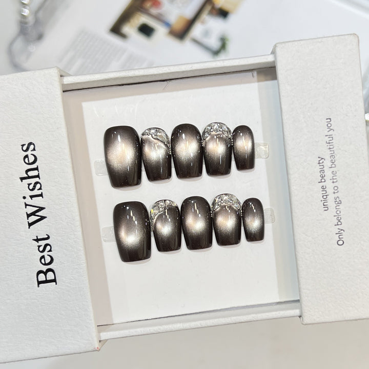 Elegantes Press-On-Nagelkunst-Set mit Strass-Akzenten Karnz