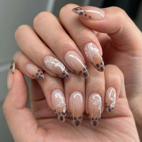 Künstlerisches Floral Press-On Nagelkit