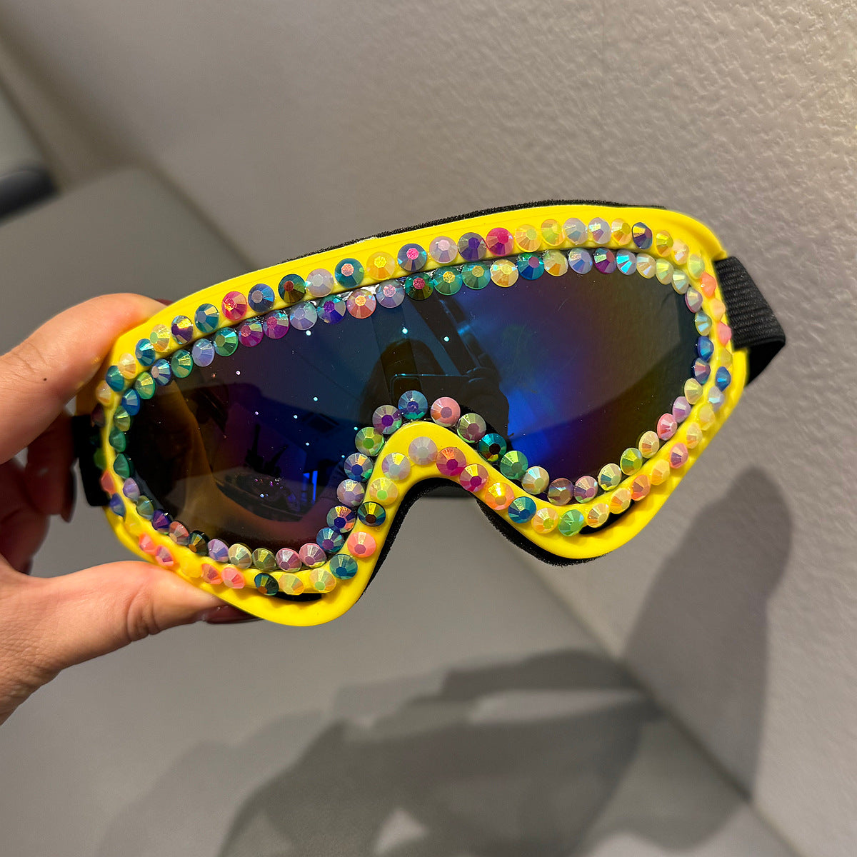 Damen Skibrille mit funkelndem Kristallrahmen Karnz