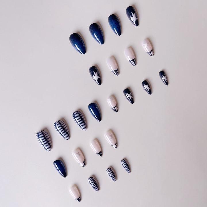 Kunstnagelset mit modischem Sternen-Design Karnz