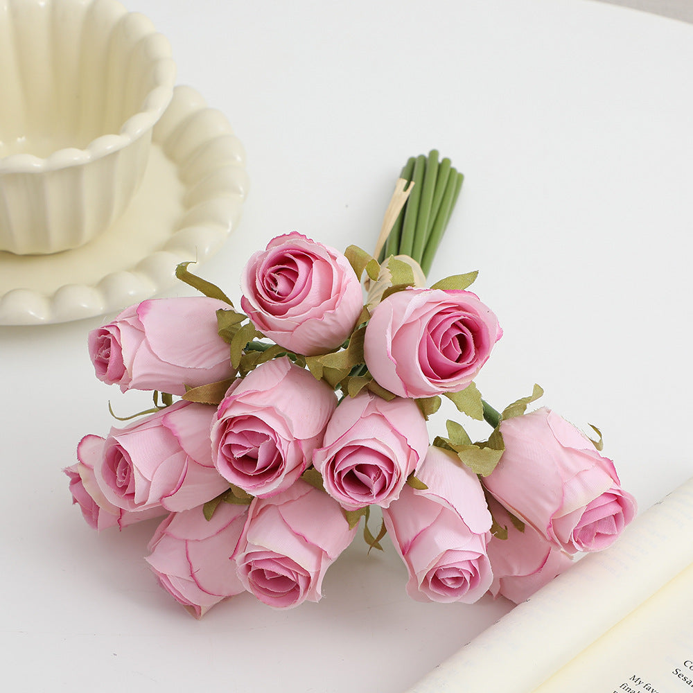 Künstlicher Rosenstrauß mit feinen Details Karnz