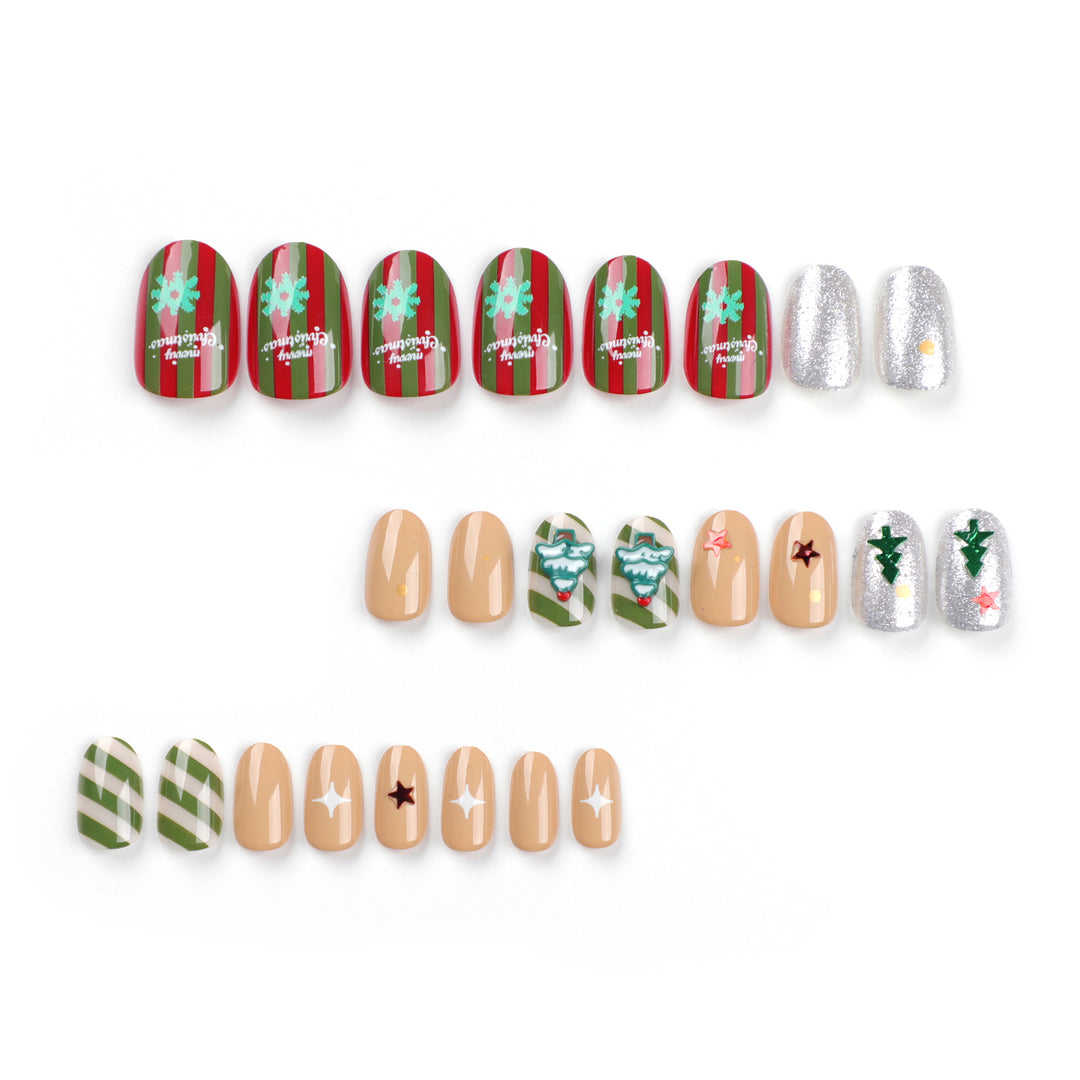 Kreative Nagelkunst mit festlichem Weihnachtsdesign Karnz