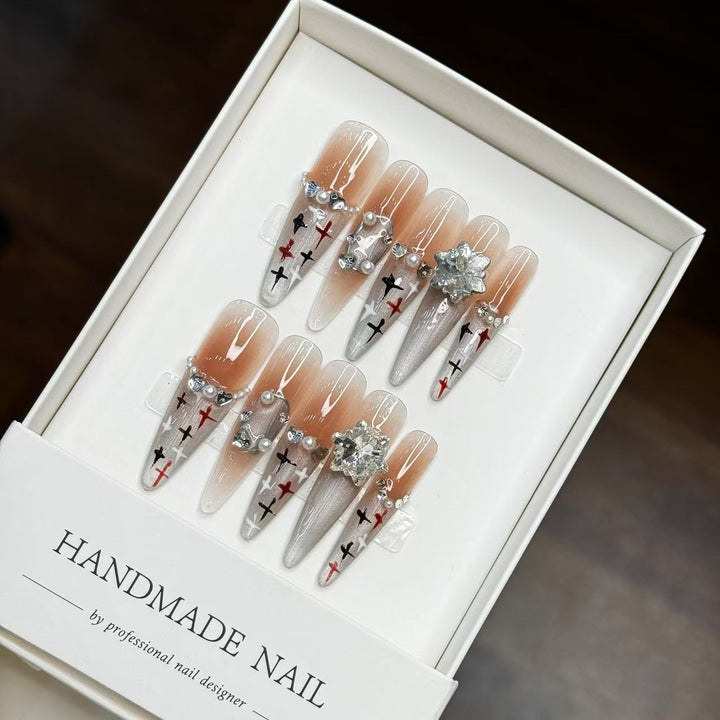 Dekorative Gel-Nagelspitzen