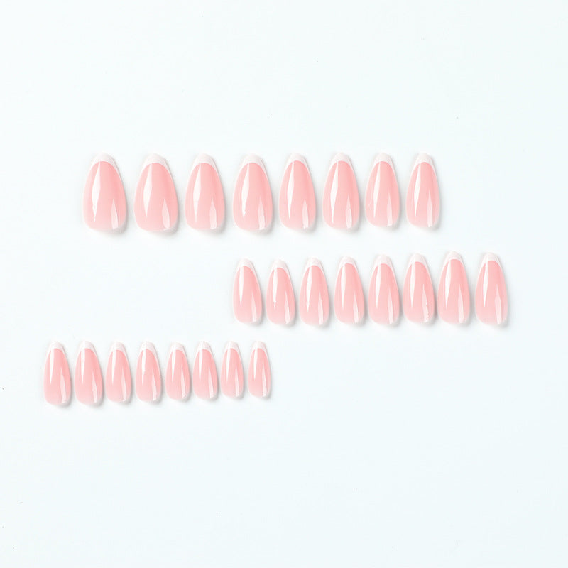 Elegante und glänzende Nagelverlängerungen Karnz