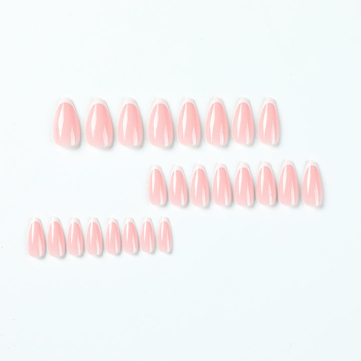 Elegante und glänzende Nagelverlängerungen Karnz