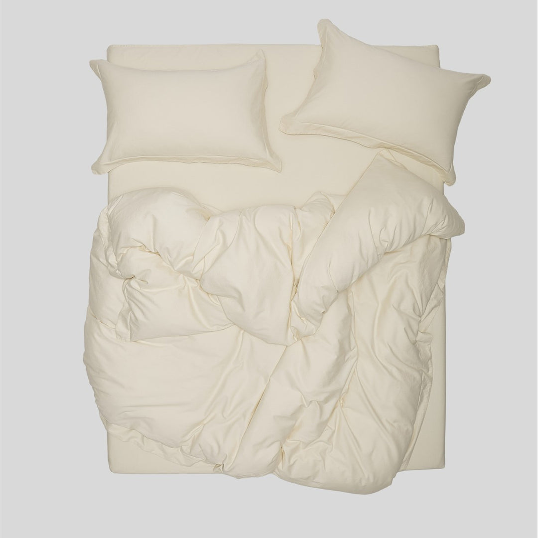 Minimalist gewaschenes gebürstetes Baumwoll-Bettwäsche-Set mit tiefem Spannbetttuch und Kissenbezügen