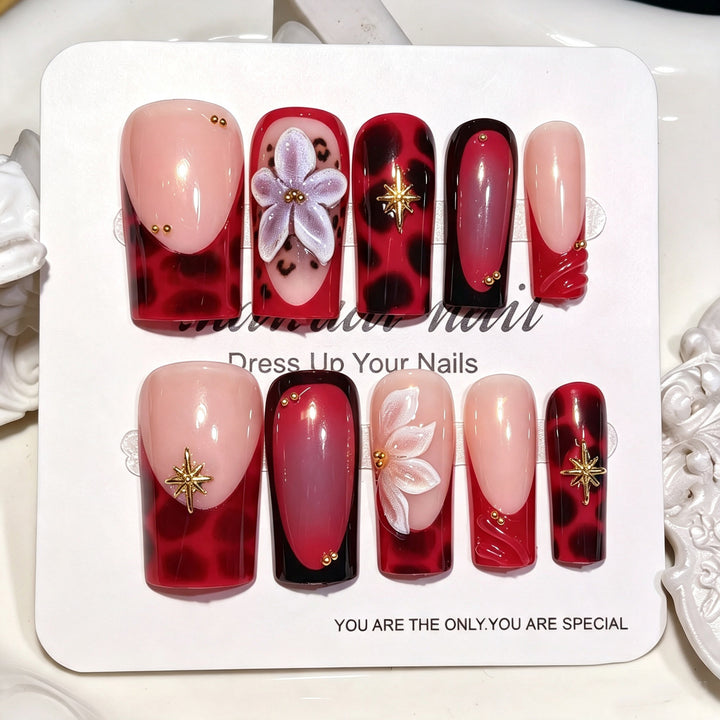 Künstlerisches Floral Press-On Nagelset Karnz