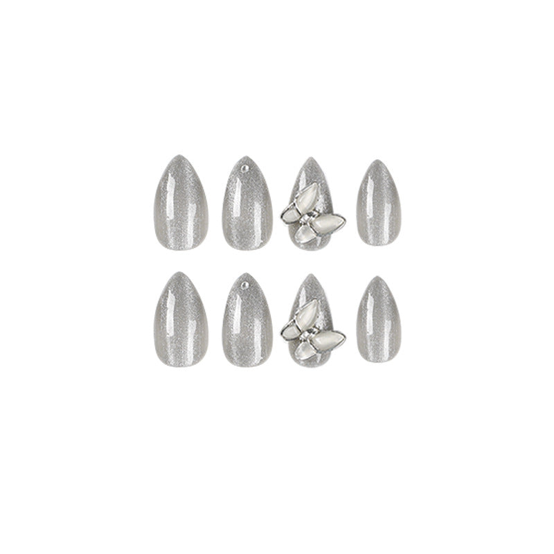Glamouröse Stiletto-Nägel mit strahlendem Glitzer und elegantem 3D-Design Karnz