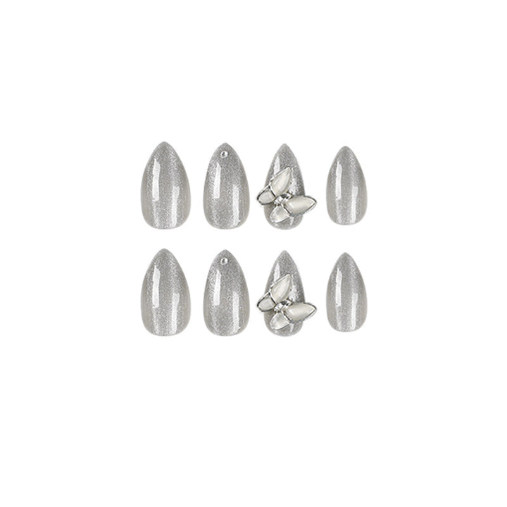 Glamouröse Stiletto-Nägel mit strahlendem Glitzer und elegantem 3D-Design Karnz