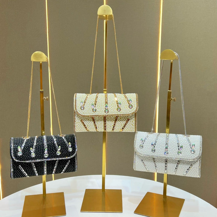 Elegante, mit Kristallen verzierte Abend-Clutch