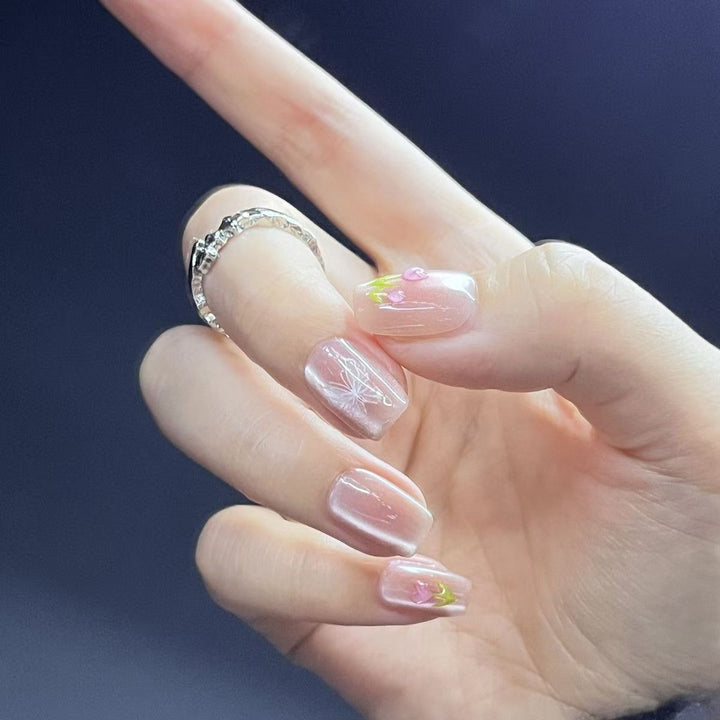 Künstlerisches Blumennageldesign Press-On Tipps Karnz