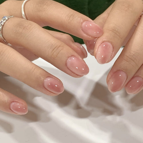 Glänzende Nagelkunst Karnz