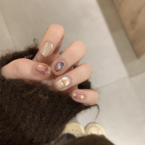 Elegante Kunstnagelset mit Glamourösen Strass- und Glitzerdetails Karnz