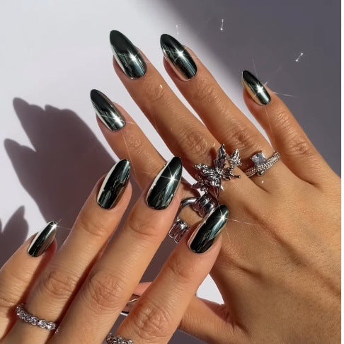 Glänzende schwarze Stiletto Press-On Nägel Karnz