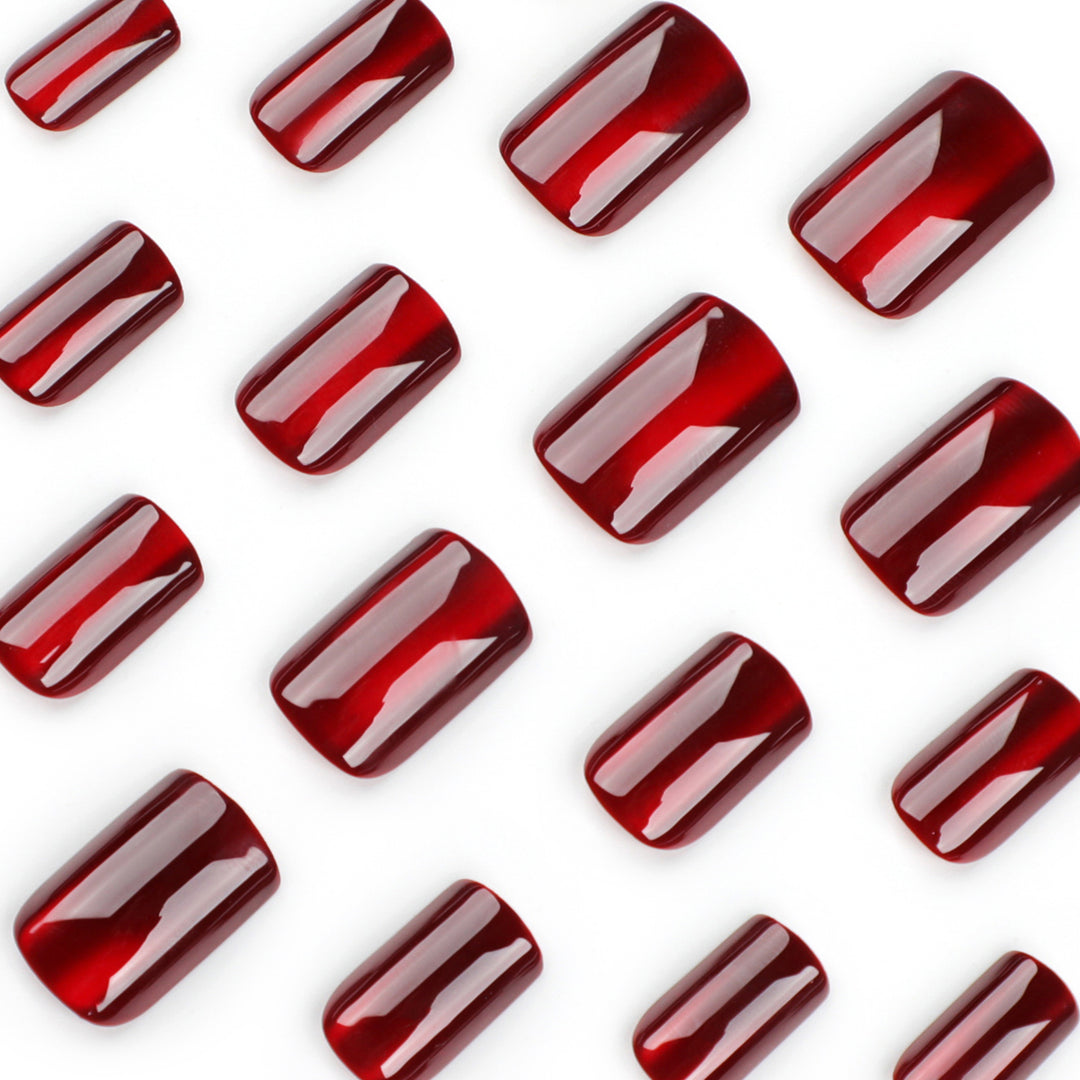 Hochwertige Gel-Nägel mit durchscheinendem French-Tip Karnz