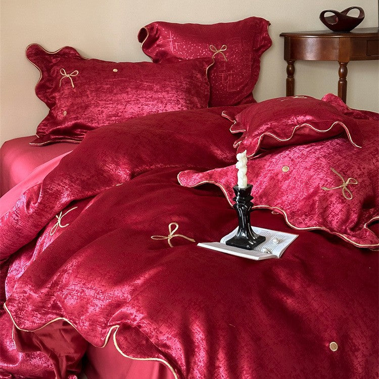 Luxuriöses Satin-Bettwäsche-Set mit Schleifenstickerei und Paspelierung Karnz