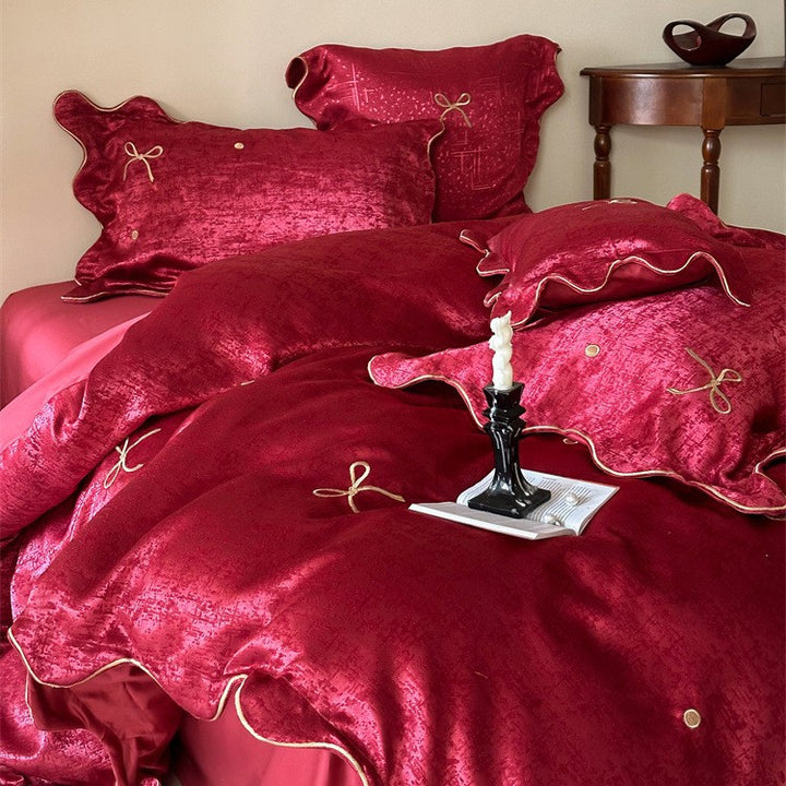 Luxuriöses Satin-Bettwäsche-Set mit Schleifenstickerei und Paspelierung Karnz