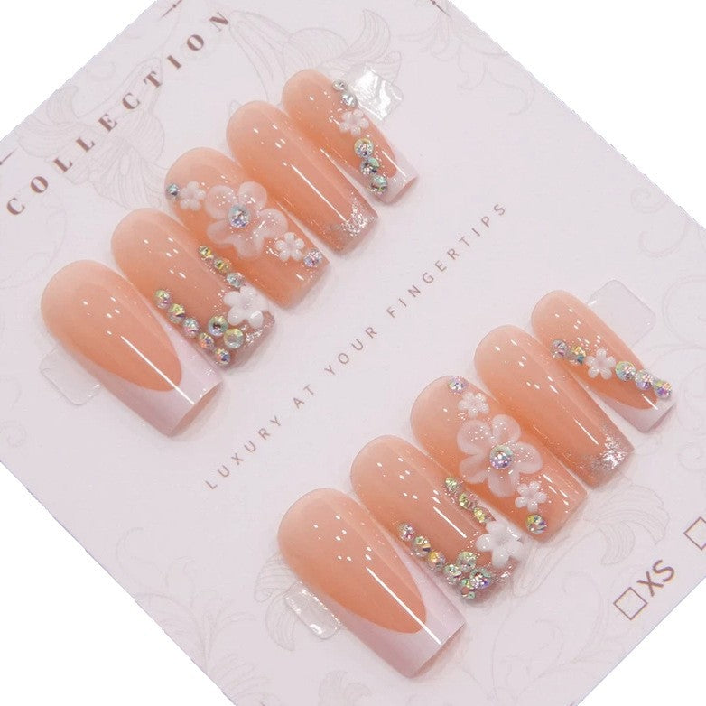 Luxus Press-On Nagelkunst Set mit floralen und Schmuckakzenten