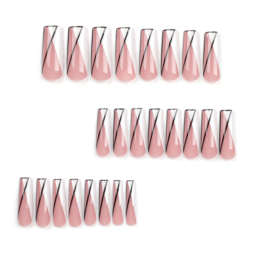 Kunstvolle Nagelverlängerungen im geometrischen Stil Karnz