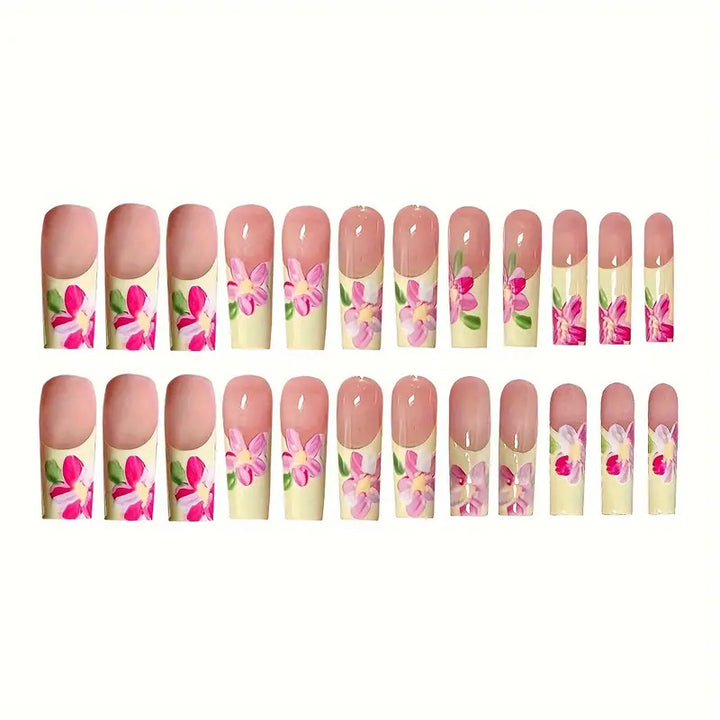 Dekorative florale Design-Nagelverlängerungen Karnz