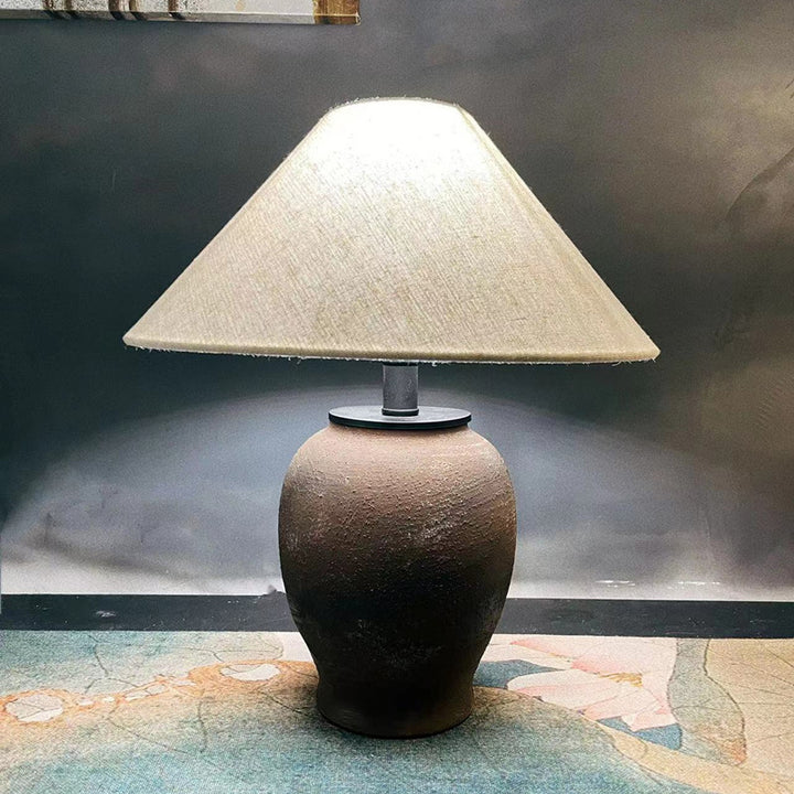 Dekorative Tischlampe mit einzigartigem Keramikfuß